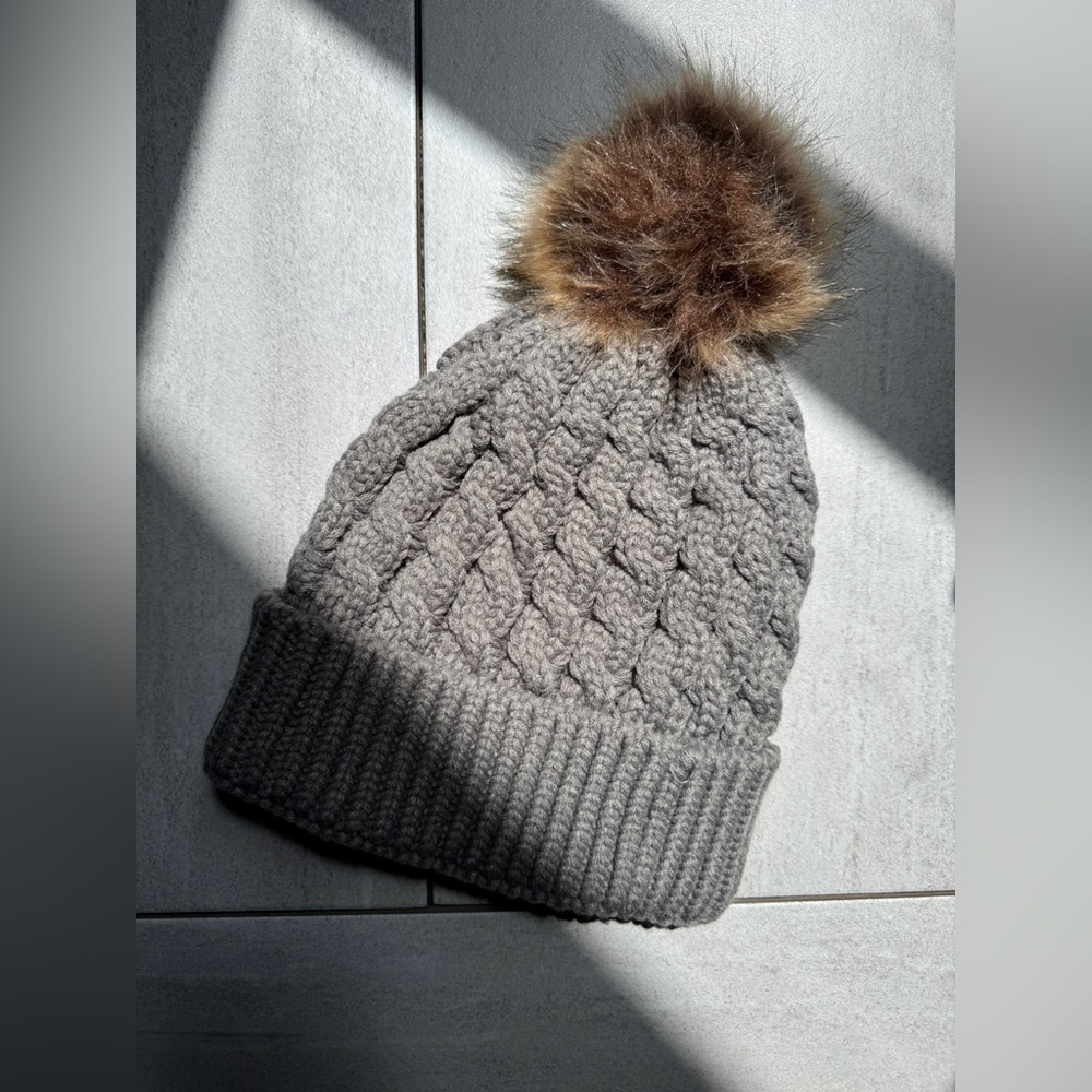 Knitted beanie with Pom Pom